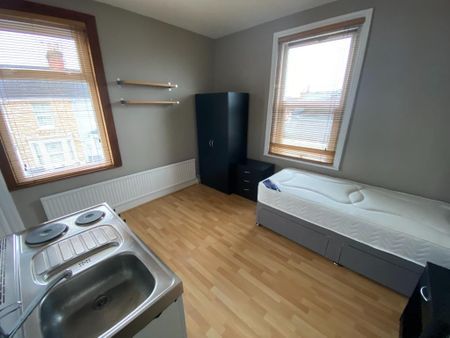 Studio to rent - Photo 2