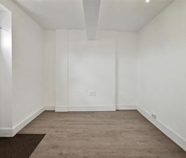 3 bedroom flat to rent - Photo 3
