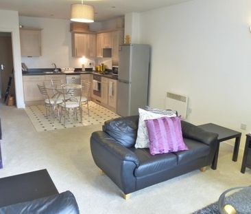 High Street - Photo 3