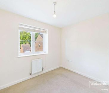 Roe Gardens, Three Mile Cross, Reading, RG7 - Photo 1