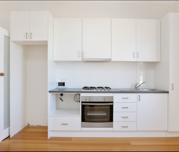 Stylish Apartment, Right In The Heart Of Summer Hill - Photo 2