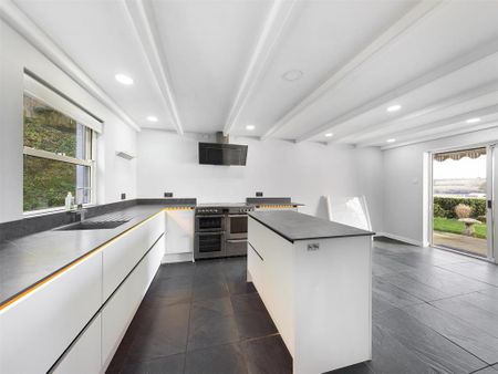 4 bedroom detached house to rent - Photo 3