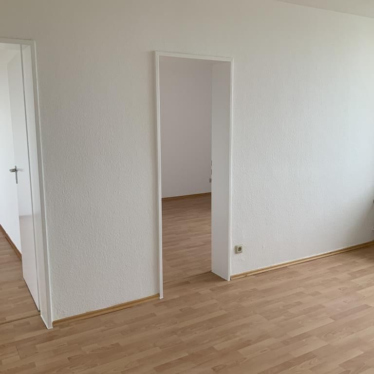 3-Zimmer-Wohnung mit großem Balkon in Düsseldorf Garath wird aktuell saniert ! - Photo 1