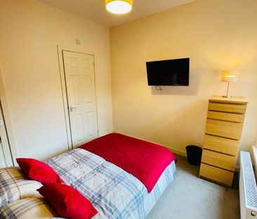 1 bedroom in a house share to rent - Photo 1