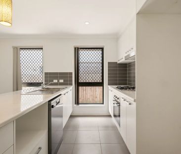 Immaculate home in ideal position backing onto parkland! - Photo 3