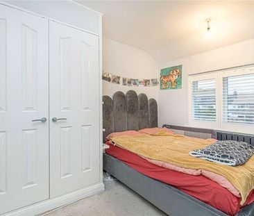 Normanhurst Road, Walton-on-thames, Surrey, KT12 - Photo 2