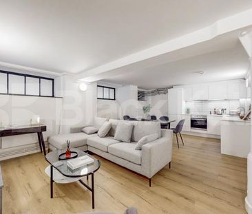 Modern studio apartment within a warehouse conversion in the trendy... - Photo 4