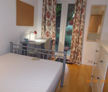 4 bedroom semi-detached house to rent - Photo 6