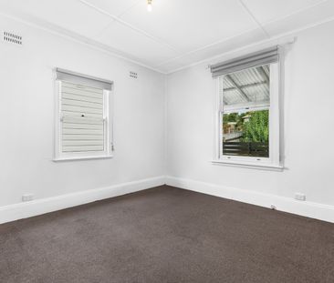 19 Aberglasslyn Road, Rutherford NSW 2320 - House For Rent | Domain - Photo 3