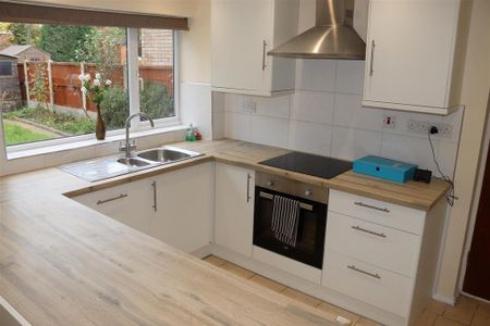 3 bedroom link detached house to rent - Photo 2