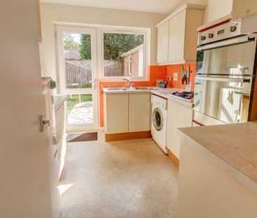 3 bedroom semi-detached house to rent - Photo 6