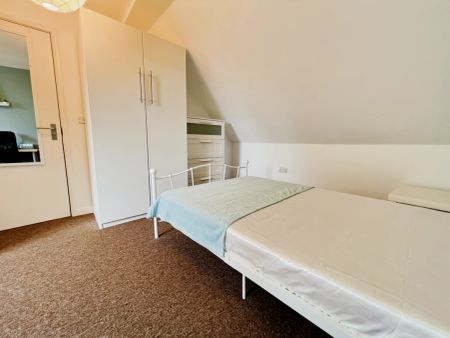 room 8 - Photo 4