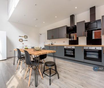 1 bedroom in a flat share to rent - Photo 2