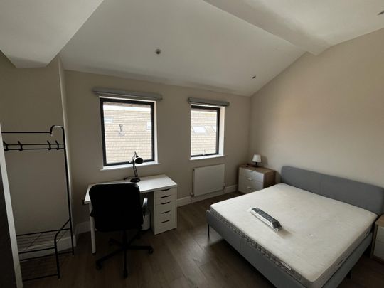 3 bed Apartment - To Let - Photo 1