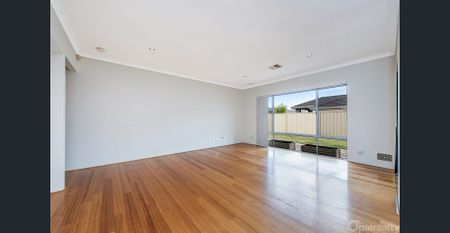 Triple garage & side access - Photo 2