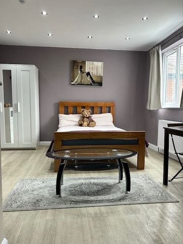 Studio Flat, Highfield Avenue, NW11 - Photo 3