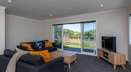Modern & Sunny Townhouse - Photo 4