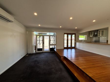 THREE BEDROOM HOUSE WITH A BUNGALOW - Photo 5