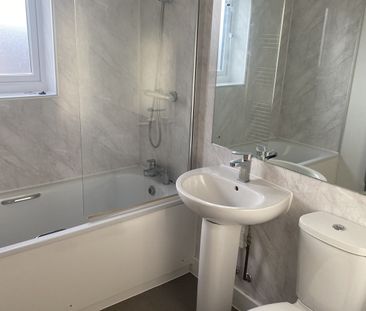 QUEENSWAY, BLETCHLEY - 2 BEDROOMS - Photo 1