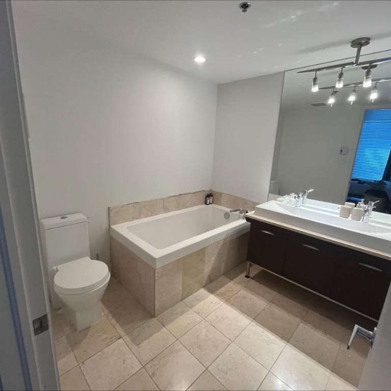 Superbe 4-1/2 - 2 chbres + 2 sdb - 100% meublé - Vieux-Port Vieux-Montréal - 1er Novembre - Photo 1