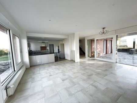 Location Maison 6 pièces 189m² LUC LA PRIMAUBE 12450 - Photo 4