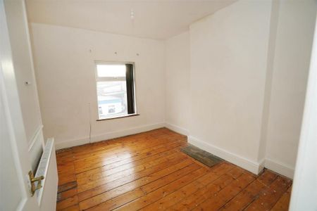 3 bedroom end of terrace house to rent - Photo 4