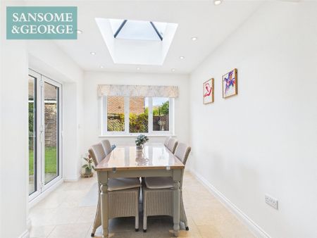 4 bedroom semi-detached house to rent - Photo 3