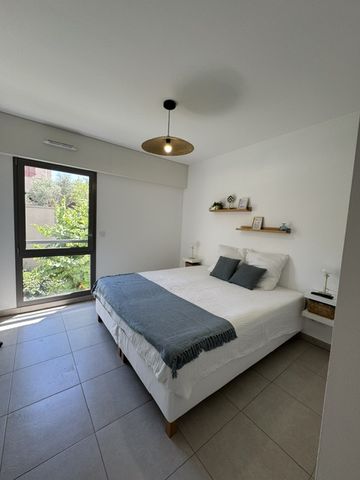 Location Appartement 3 pièces 68m² MARSEILLE 7ème - Photo 4