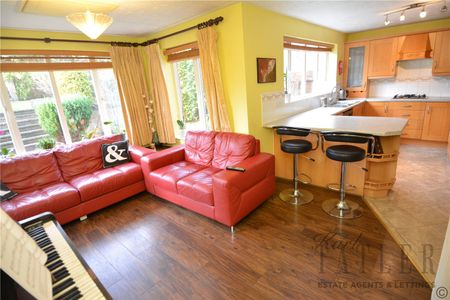 Bramhall Close, West Kirby, Wirral, CH48 8BP - Photo 2