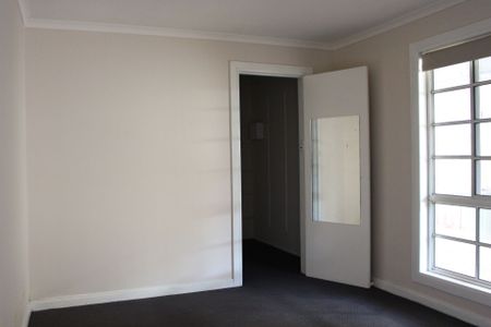 3 Bedroom Home Close to Shops - Available 06&sol;10&sol;2025 - Photo 2