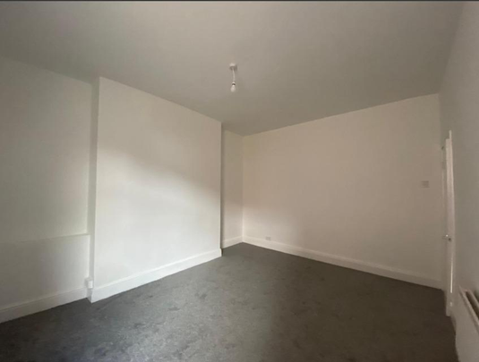 2 bedroom ground floor flat to rent - Photo 1