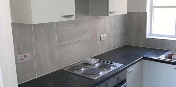 Ground Floor Larkspur Gardens, LU4 - Photo 2