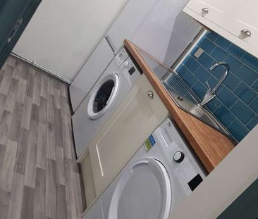 Town Centre Property Room 5 - Photo 5