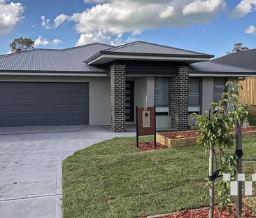 Stunning executive family home with quality inclusions & fixtures t... - Photo 2