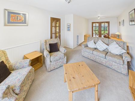 4 bedroom detached house to rent - Photo 4