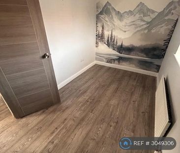 4 bedroom semi-detached house to rent - Photo 4