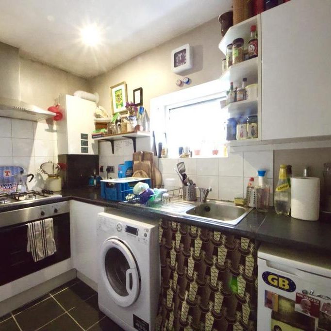 1 bedroom in a house share to rent - Photo 1