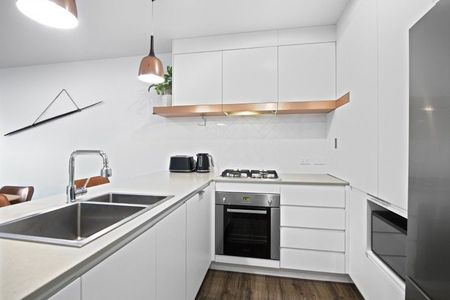 2 bed, 2 bath, 1 carpark - Photo 2