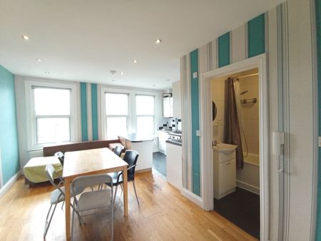 2 Bed Flat, White Hart Lane, N17 - Photo 2