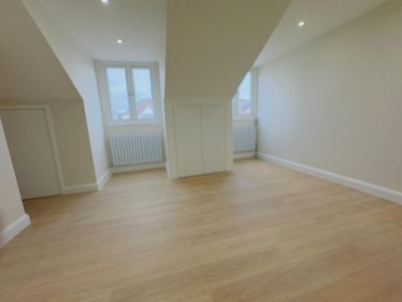 3 Bed Flat, Broomhill Road, IG3 - Photo 2