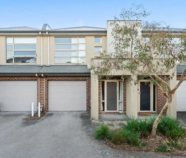 “Modern Lakeside Living – Walk to Shops, Schools & the Lake!” - Photo 5