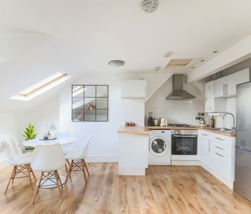 1 Bed Flat, Top Floor, SE13 - Photo 6