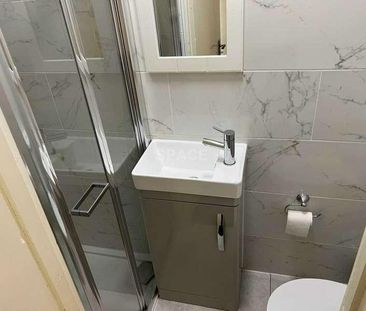 Courts Road, Reading, RG6 - Photo 2