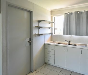 Tidy Corner Unit in quiet complex - Photo 4