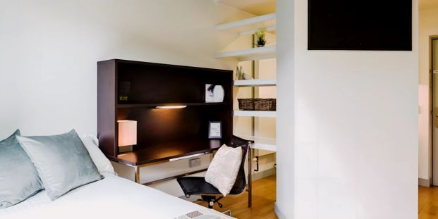 Platinum Studio - Large - Photo 1