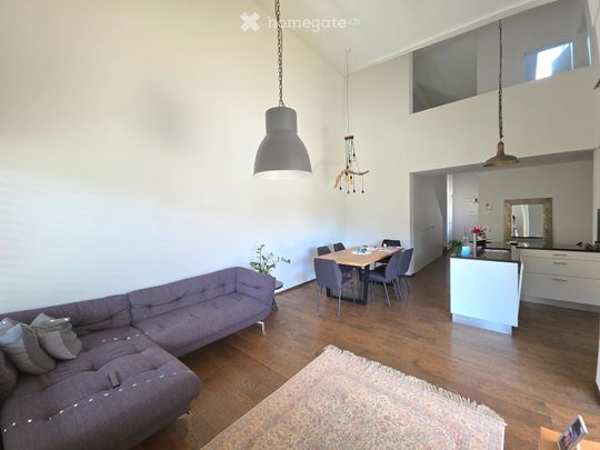 Moderne 4.5-Zimmer-Maisonettewohnung mit Balkon, 2 Tiefgaragenplätzen und E-Lademöglichkeit - Photo 1