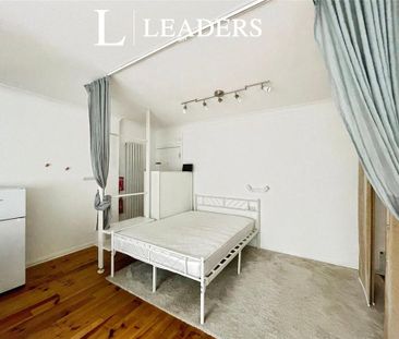 House to rent - Photo 2