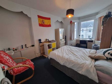 7 Bed Student Accommodation - Photo 2