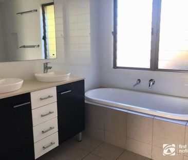 Picture-perfect family home in a prime Coffs Harbour location - Photo 2