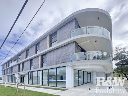 Elegant Two-Bedroom Apartment in Secure Boutique Complex - Photo 4